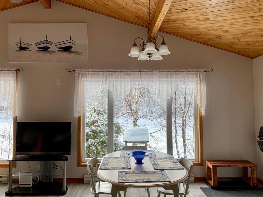 Le Chalet Bleu, Aux Pieds Des Monts-Valin Saint-David-de-Falardeau Exteriér fotografie