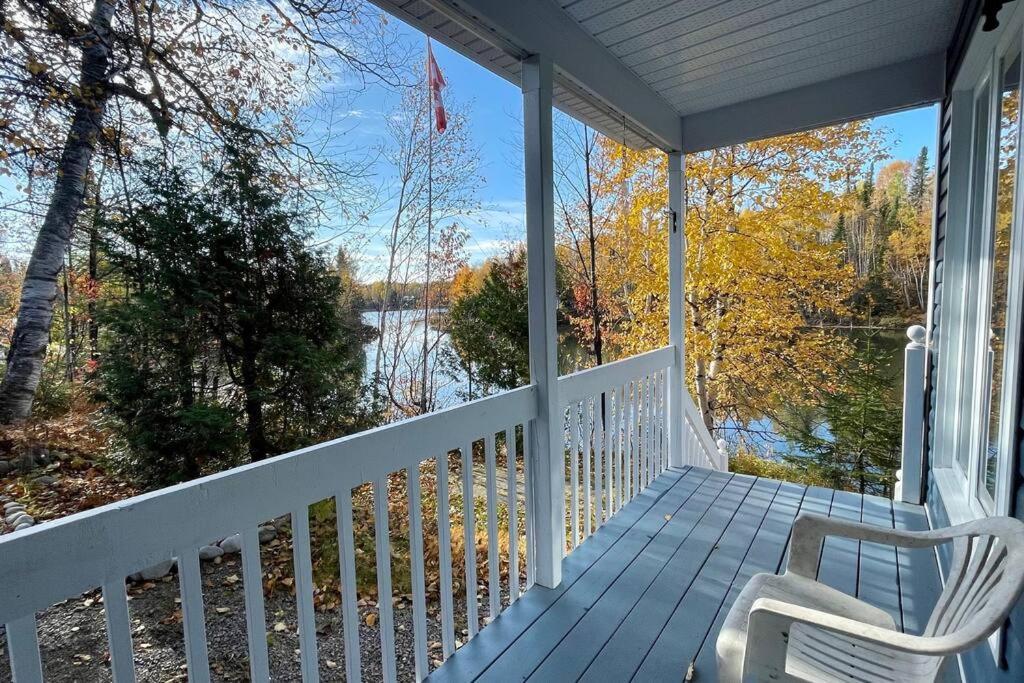 Le Chalet Bleu, Aux Pieds Des Monts-Valin Saint-David-de-Falardeau Exteriér fotografie