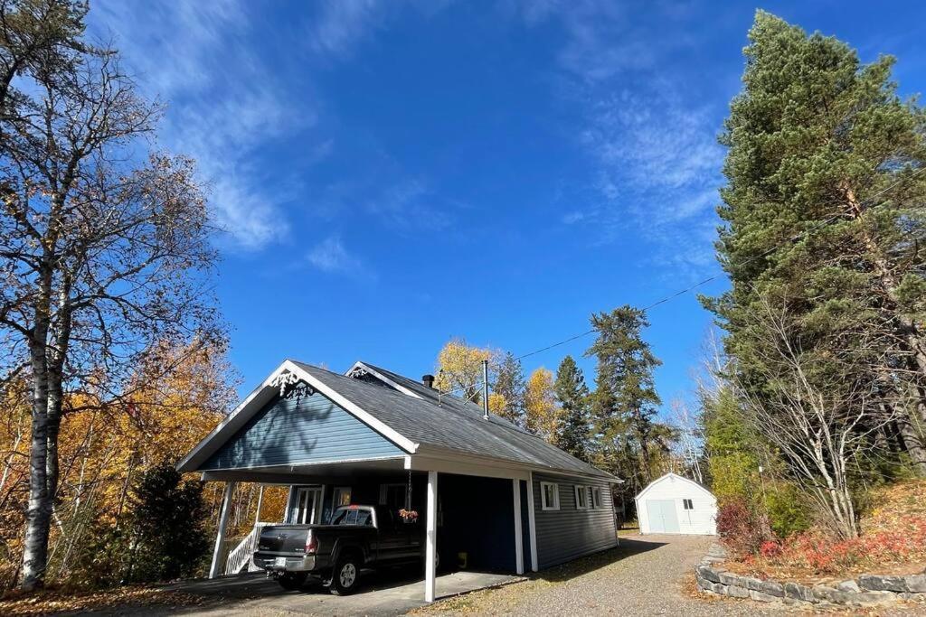 Le Chalet Bleu, Aux Pieds Des Monts-Valin Saint-David-de-Falardeau Exteriér fotografie